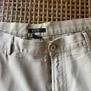 DKNY Men's 34 x 30 pocketed khaki pants